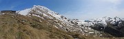 53 Eccomi giunto a Capanna 2000 con Arera ancora biancheggiante di neve